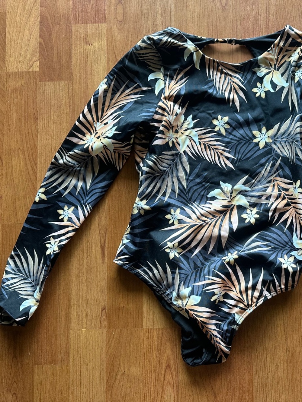 Billabong Surf Suit, open back
